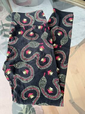 LuLaRoe Black Leggings with Pink and Green Paisley Print